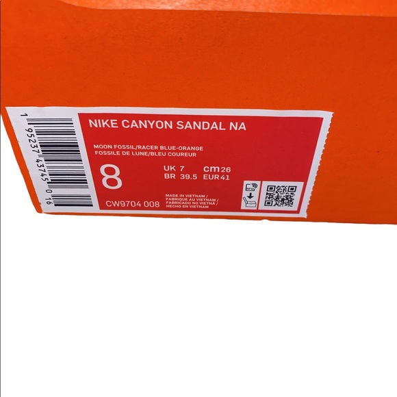 Nike kanyon sandals size 8